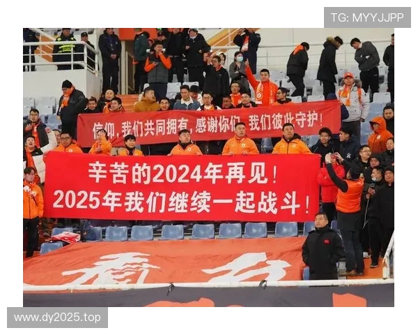 柔佛新山豪取跨赛季一百零九场不败再度加冕三冠王火力全开场均三球